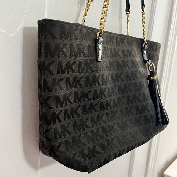 Michael Kors Jet Set Tassel Chain Tote - Picture 4 of 14